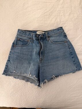 Abercrombie The ‘90s Relaxed Cutoff Short High Rise size 26